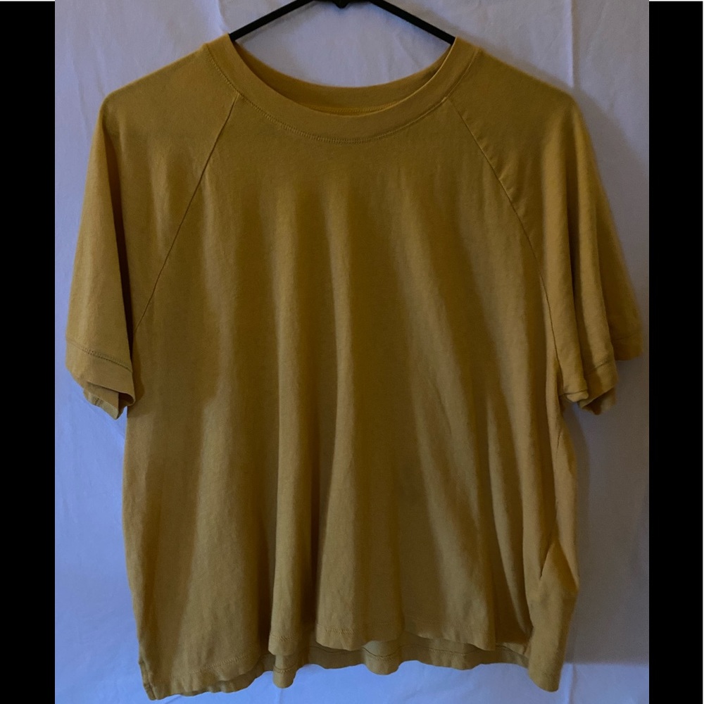 Madewell darker yellow medium short cut t-shirt